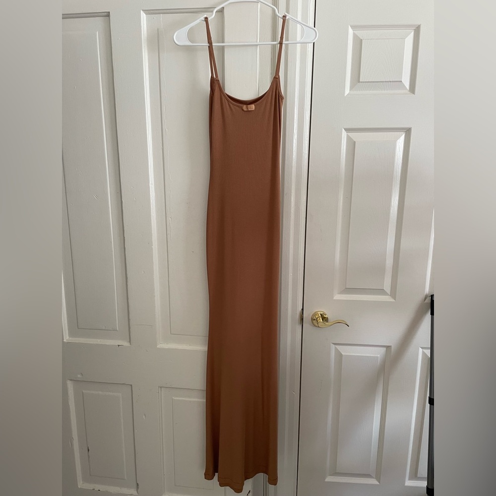 SKIMS soft lounge long slip dress in camel Sz M - Picture 3 of 4